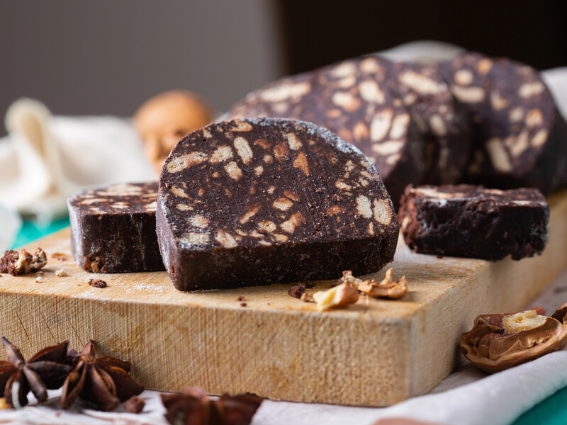 "Десерт, який порадує всю родину". Рецепт солодкої ковбаски