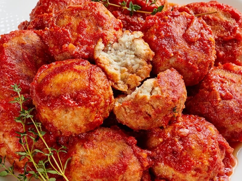 Приготуйте тефтелі в томатній заливці за цим легким рецептом від Глінської