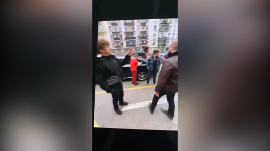 Невідомі “мажори” перекривали рух у центрі Києва та зухвало вмикали російську музику: відео