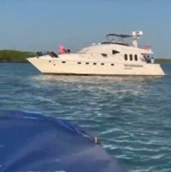 Пара зайнялася сексом на палубі розкішної яхти під оплески туристів – фото