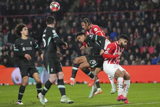 "Ліверпуль" у "перестрілці" поступився ПСВ, але виграв основний раунд Ліги чемпіонів (відео)