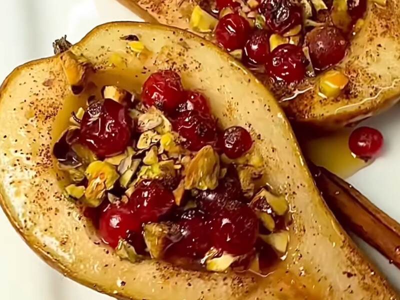 "Так просто і так смачно – це дивовижно". Запечені медові груші з журавлиною