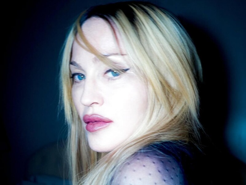 66-річна Мадонна влаштувала фотосесію в ліжку