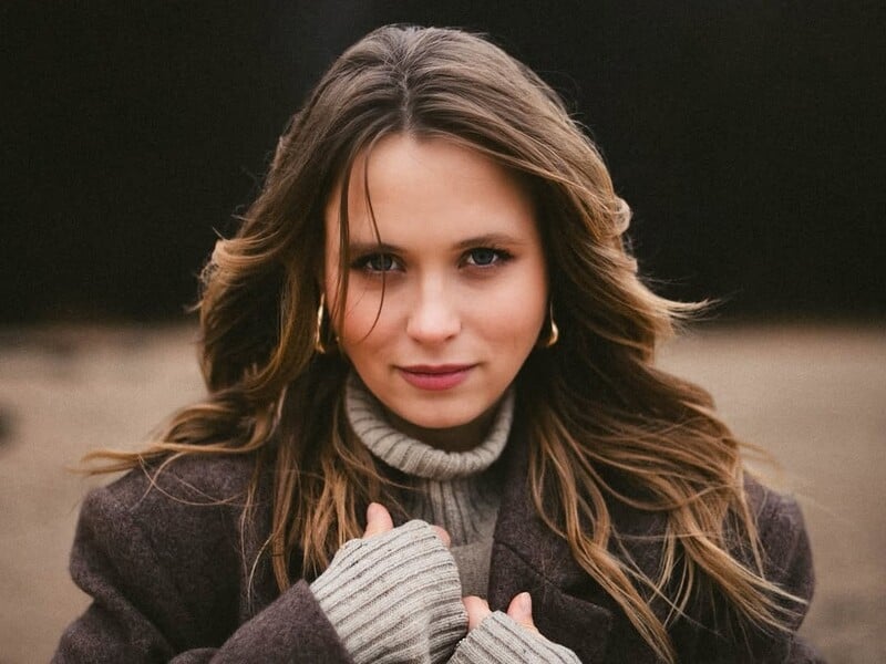 Кошмал показала, як позувала без бюстгальтера