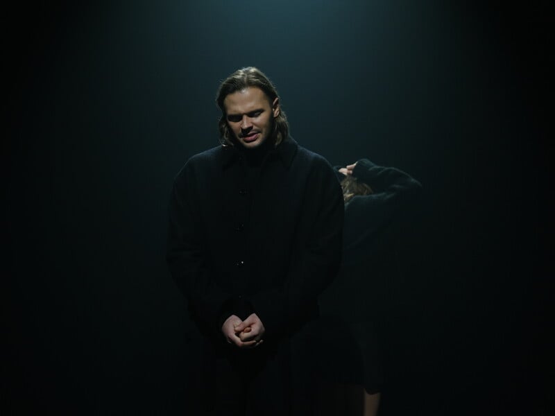 "Та розійдіться вже". Cheev, колишні сусіди якого постійно сваряться, написав про це пісню. Відео