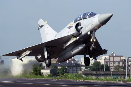 Винищувачі Mirage прямують до України: експерт пояснив, які можливості отримають Сили оборони Винищувачі Mirage прямують до України: експерт пояснив, які можливості отримають Сили оборони