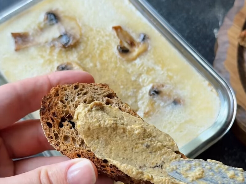 "Класна намазка". До смажених печериць додайте такий сир – і вийде легкий і дуже смачний паштет