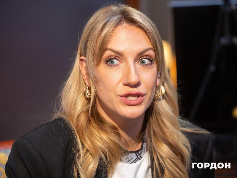 "Новий канал" після чуток про вагітність Нікітюк прокоментував те, що вона пішла із шоу "Хто зверху?"