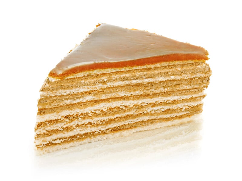 "Тонкі медово-карамельні коржі й ніжний масляно-карамельний крем". Рецепт торта "Карамельна корівка" від Глінської