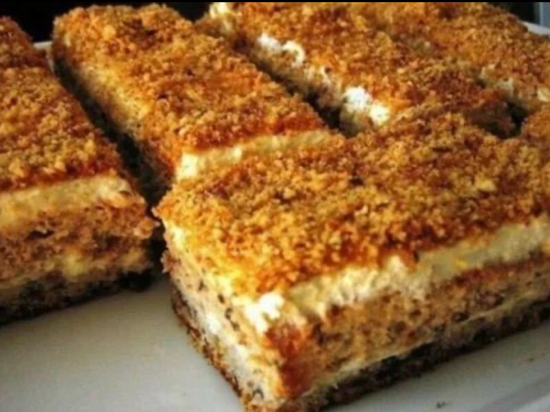 Додайте до збитих жовтків масу з родзинками – тістечка "Білочка" вийдуть дуже ніжними та пухкими