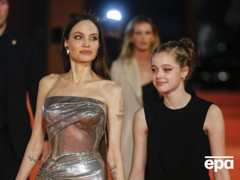 "Сміливе рішення". Дочка Джолі та Пітта – 18-річна Шайло з'явилася на публіці із сережкою у нижній губі