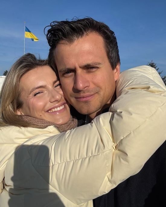 Скічко возз'єднався з дружиною в Україні та показав, яким сюрпризом зустрів її