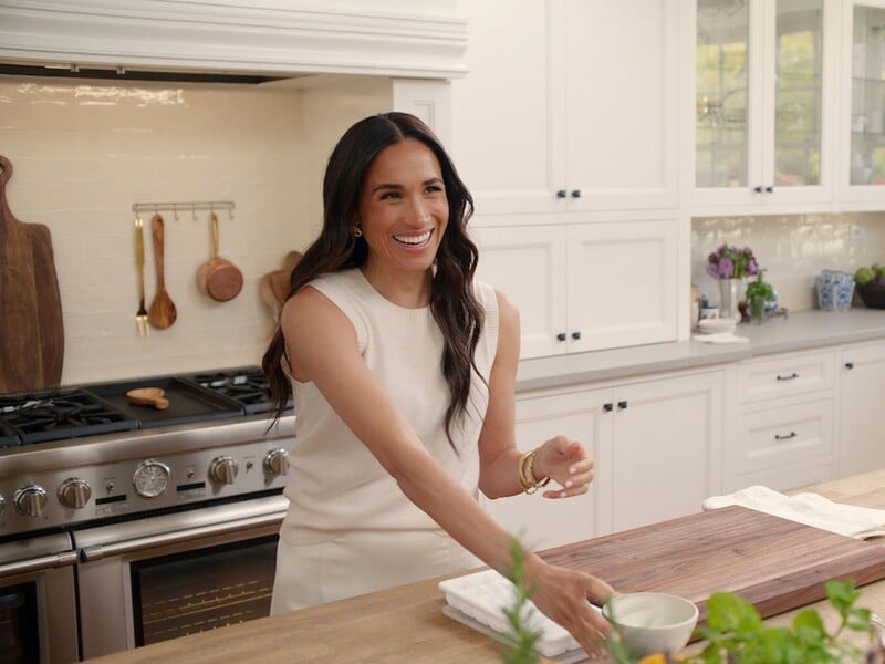 Дружина принца Гаррі за три дні до показу перенесла прем'єру свого шоу на Netflix і зробила заяву Дружина принца Гаррі за три дні до показу перенесла прем'єру свого шоу на Netflix і зробила заяву