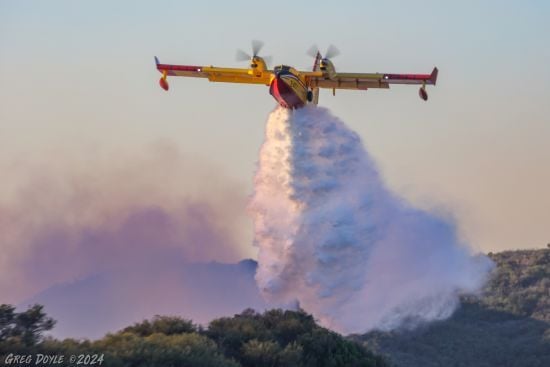Канадський пожежний літак зіткнувся з аматорським дроном над Лос-Анджелесом, що досі палає