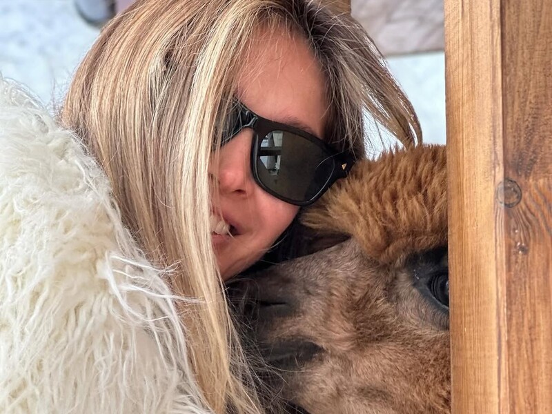 Брежнєва відвідала альпакову ферму в Карпатах