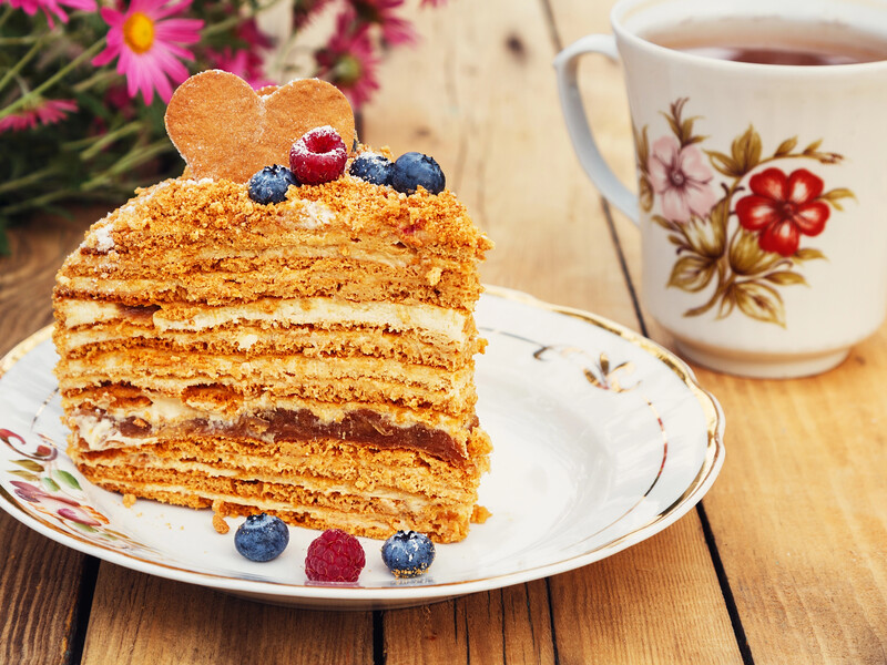 Ніжний, м'який, просочений "Медовик" – рецепт без розкачування коржів