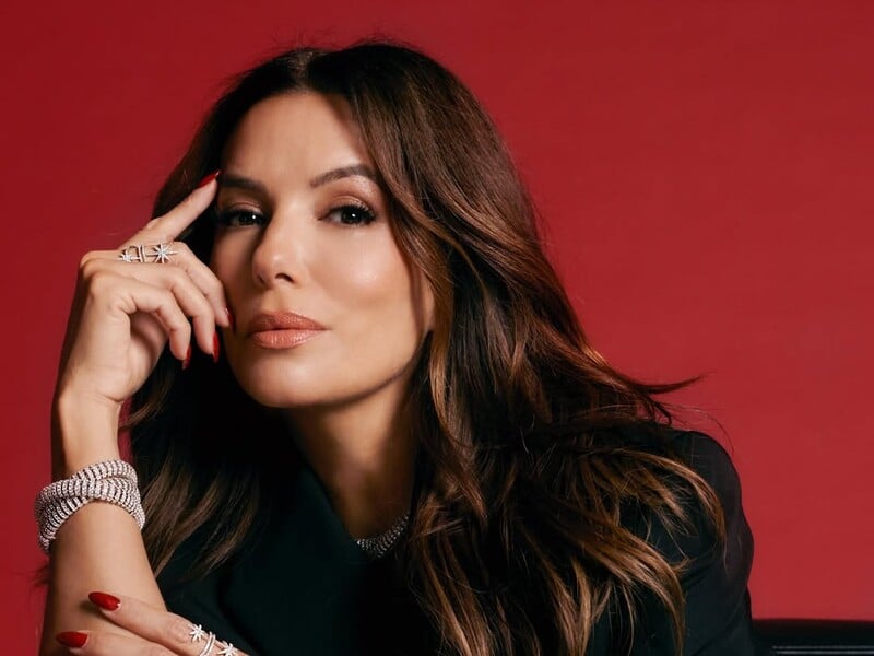 49-річна Лонгорія знялася без бюстгальтера