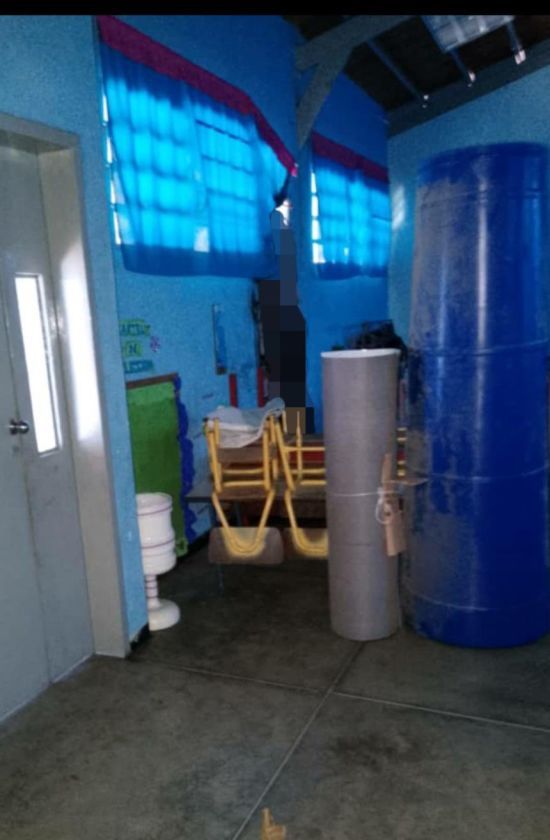 Гнилі рештки грабіжника знайшли у вікні дитячого садка: що сталося (фото)