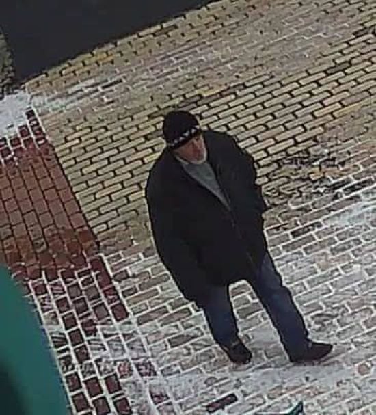 У Білій Церкві невідомий зламав прапор України і кинув на землю: з'явилося відео