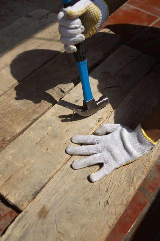 Мешканці села знайшли під підлогою свого старого будинку коштовності на 13 млн гривень