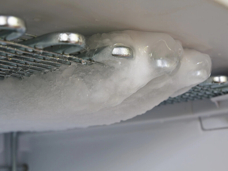 Якщо бережете компресор, розморожуйте холодильник тричі на рік. Як робити це правильно