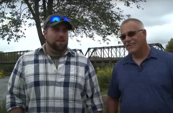 Двоє незнайомців працювали разом два роки, перш ніж зробили відкриття, що змінило їхнє життя