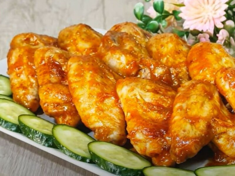 Приготуйте цей маринад – і крильця вийдуть неймовірно соковитими всередині та хрусткими зовні. Рецепт