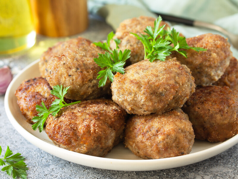 Додайте цю крупу до фаршу – і котлети вийдуть ніжними й соковитими. Лайфхак