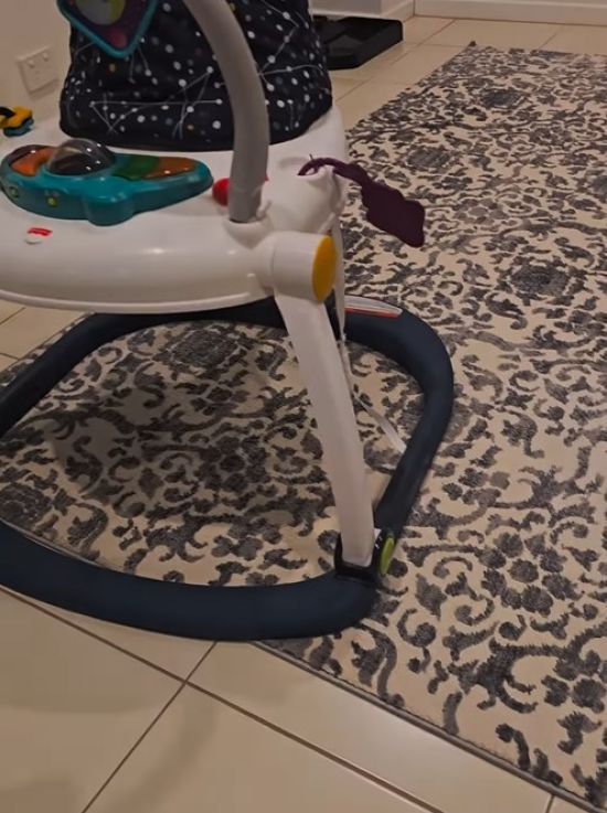 Шоковані батьки виявили смертоносну знахідку під дитячим кріслом: що це було (фото)