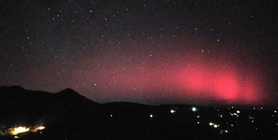 Краса у новорічну ніч: жителі Івано-Франківщини спостерігали північне сяйво