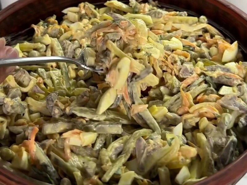 Скористайтеся цим рецептом смачного і бюджетного салату з курячих сердець