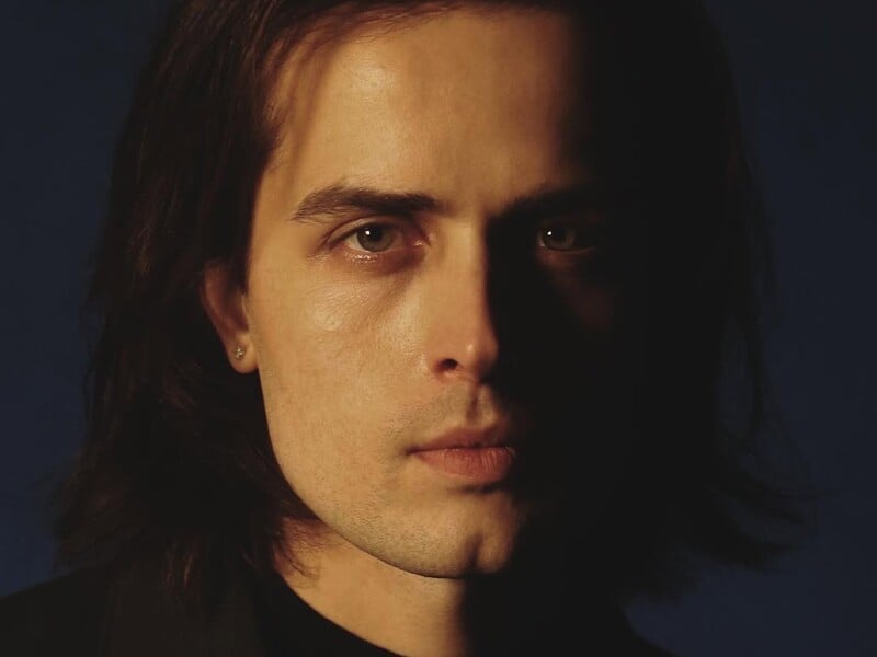 Онук Ротару, який покинув Україну після початку повномасштабної війни, відірвався в закордонному клубі. Відео