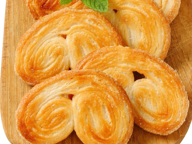 Приготуйте печиво "французькі сердечка" з листкового тіста. Рецепт