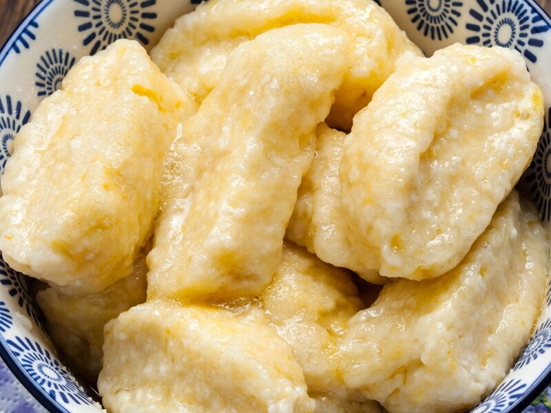 Приготуйте солодкі ліниві вареники із сирного тіста за цим рецептом