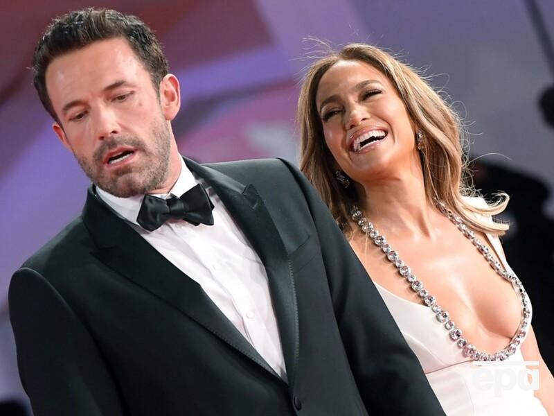 "Жорстоко підсмажила". Ведуча "Золотого глобуса" висміяла оргазми ексчоловіка Лопес Аффлека. Відео