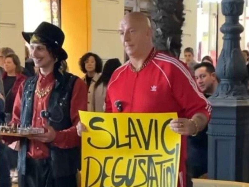 Потап, котрий називає себе артистом зі Східної Європи, улаштував у центрі Валенсії дегустацію горілки