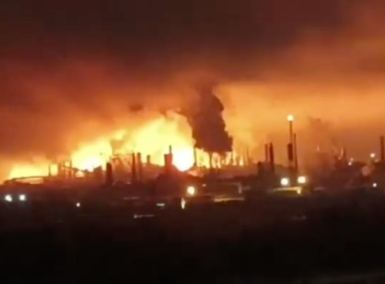 У Нижньогородській області РФ палає нафтопереробний завод після атаки БпЛА