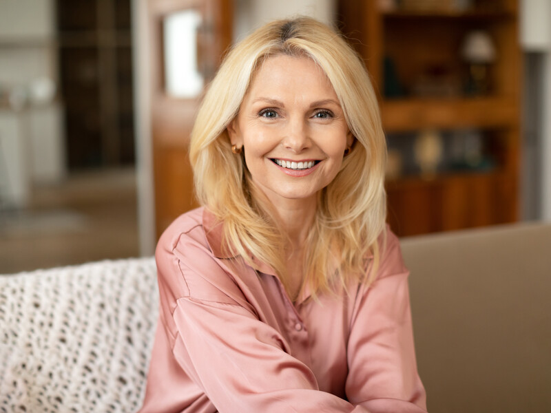 Ці відтінки лише додаватимуть віку. Візажистка розповіла, як дібрати колір помади за тоном шкіри