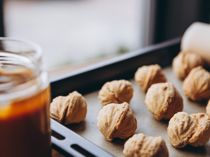 "Виходить неймовірна смакота, як у дитинстві" – пісочні горішки з вареним згущеним молоком