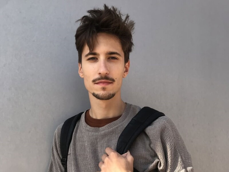 "Виявилося складніше, ніж вийти на сцену". Зірка мюзиклу "Кабаре" розповів, як освідчився коханій