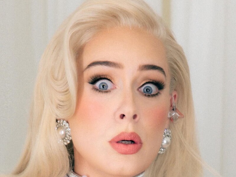 "Заплямувала репутацію". Власник не може продати будинок, у якому жила Адель