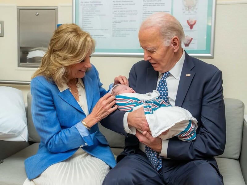"Солодкий Віллі". Онучка Байдена великим планом показала обличчя його новонародженого правнука "Солодкий Віллі". Онучка Байдена великим планом показала обличчя його новонародженого правнука