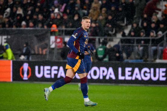 Довбик розбив супернику ніс: "Рома" поступилася "АЗ Алкмару" в Лізі Європи (відео)