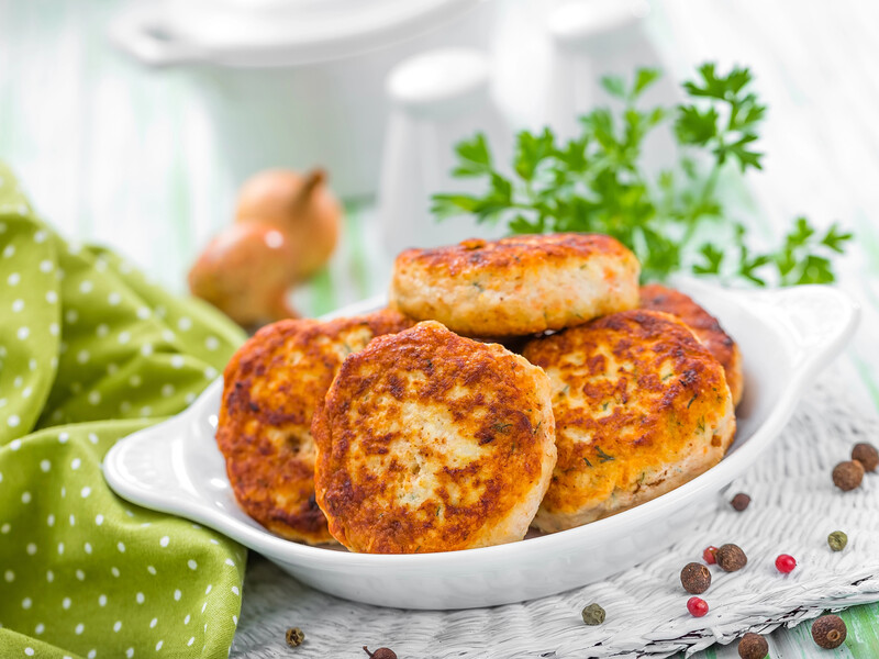 "Чоловік зацілує вас за цю смакоту". Рецепт курячих котлет із секретним інгредієнтом