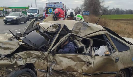 Смертельна ДТП на Дніпропетровщині: зіткнулися фура та легковик