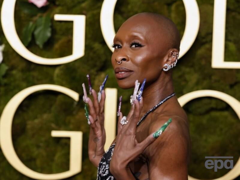 "Відьмацькі кігті". У мережі коментують манікюр Еріво, який "підірвав червону доріжку" кінопремії