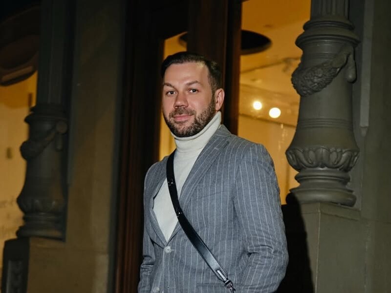 Мереживо, бахрома і стиль 70-х років. Андре Тан назвав тренди 2025 року