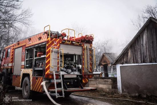 Трагедія на Хмельниччині: дівчинка згоріла живцем у вогні, а немовля врятував сусід