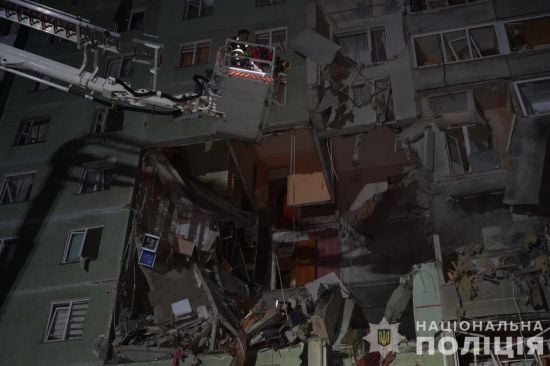 Удар безпілотника по багатоповерхівці у Сумах: у поліції заявили про збільшення числа постраждалих