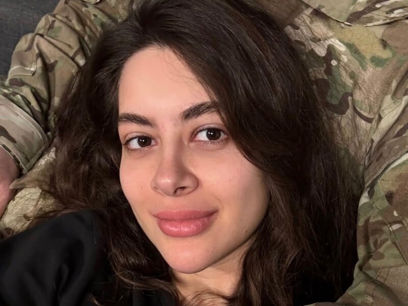 "Хто самотній – не бійтеся ризикувати". Есхакзай знялася в обіймах нового бойфренда на відпочинку в горах